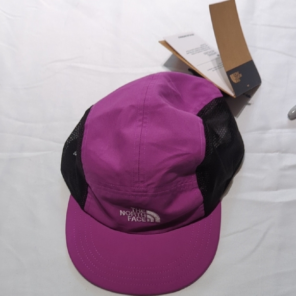 The North Face Magenta and Black Cap Kids M/M Original Price $26 New With Tags.. - Picture 12 of 13